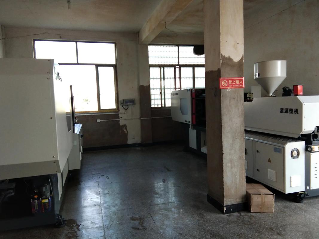High-speed thin-wall injection molding machine