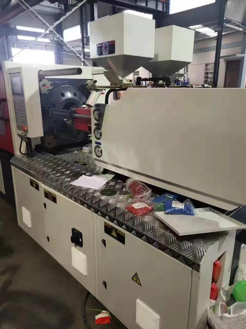 High-speed thin-wall injection molding machine