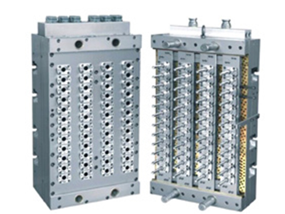 Special injection molding machine for PET bottle embryo