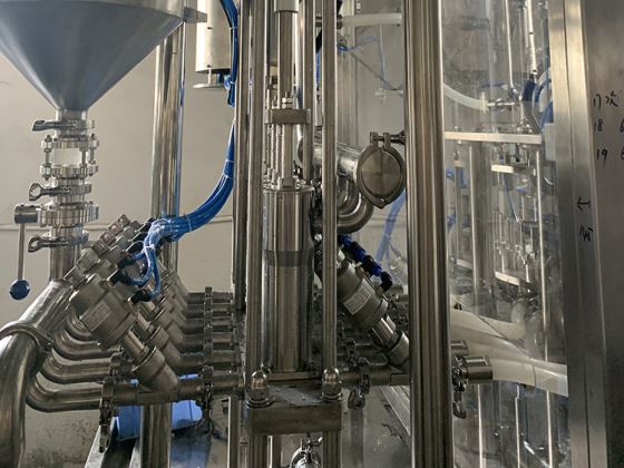 Automatic filling and capping machine