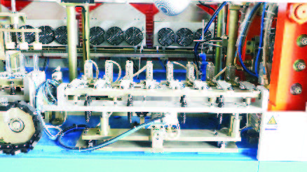 PMLB-04HT120---Automatic linear bottle blowing machine series for condiment bottles