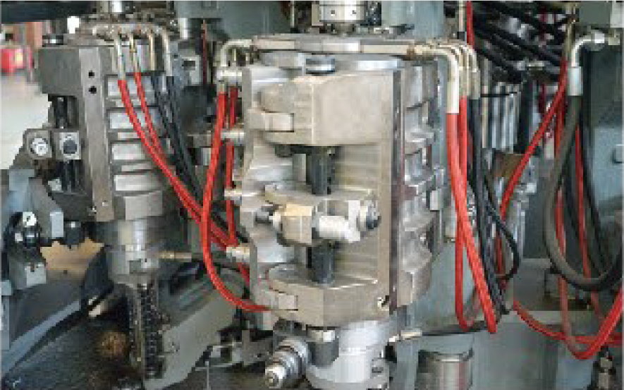 Blowing-filling-capping Combi-block