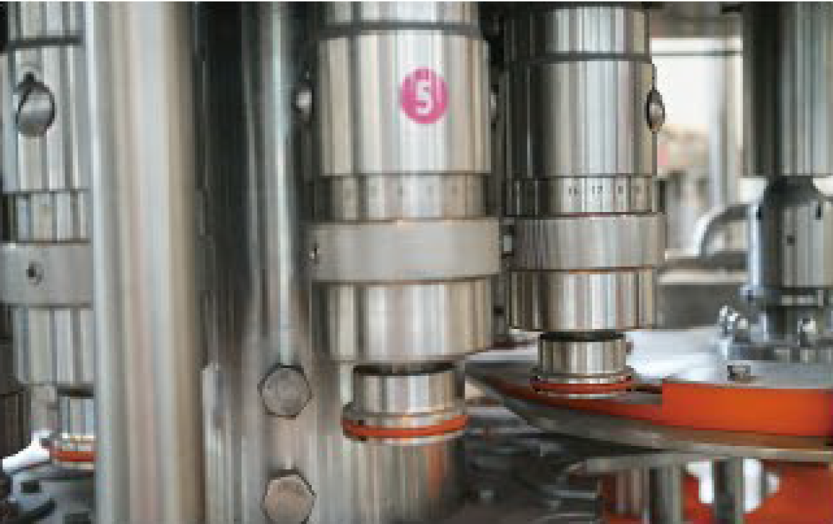 Blowing-filling-capping Combi-block