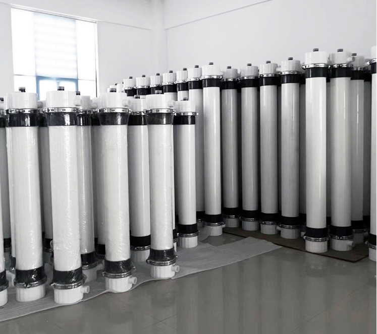External pressure ultrafiltration column membrane