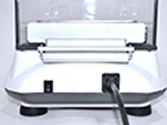 Miniature constant temperature shaker