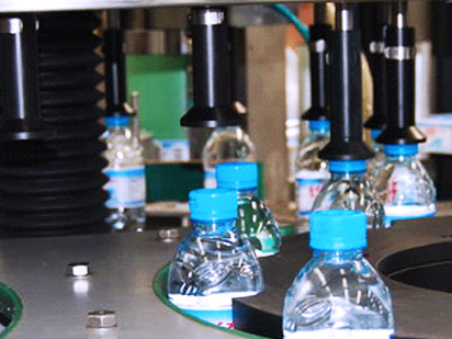 Hot melt glue labeling machine
