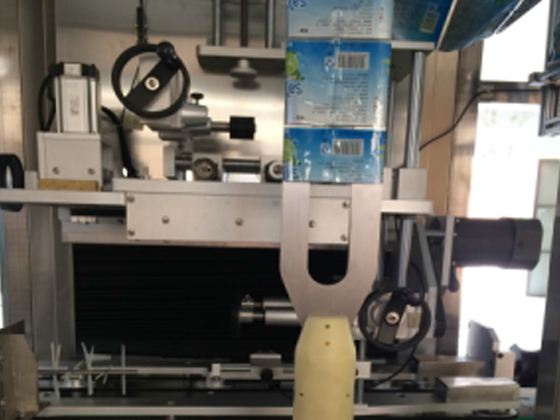 Automatic shrink sleeve labeling machine-24000BPH