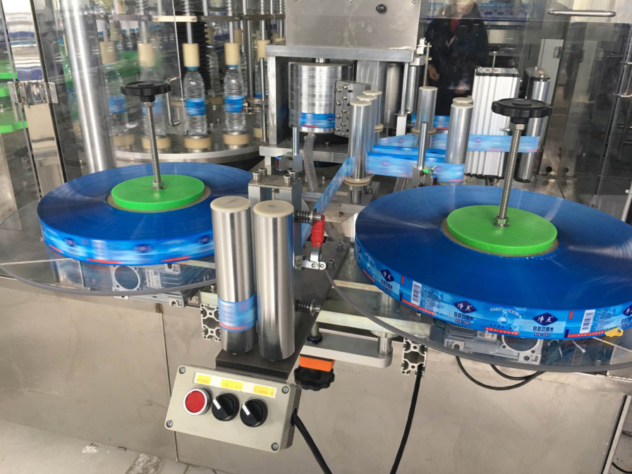 Self-adhesive labeling machine 24000BPH (18 stations) for 5-15L bottles