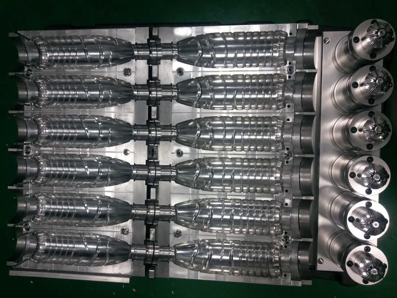 Blowing machine mold