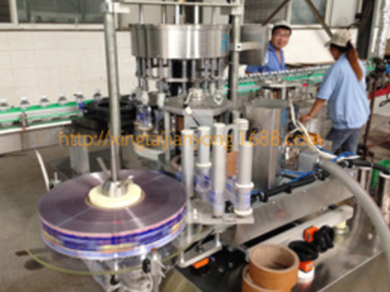 Hot melt adhesive labeling machine