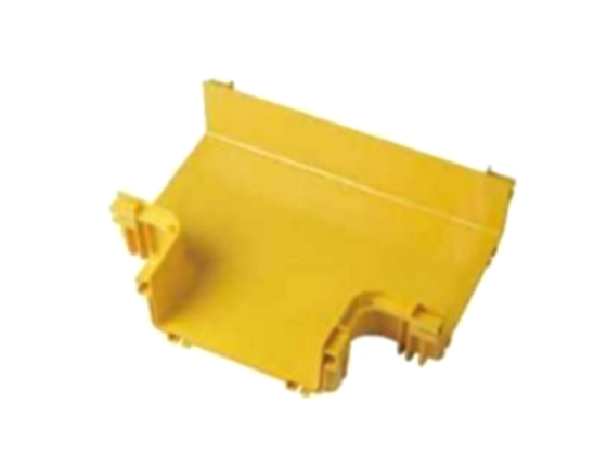 Horizontal three-way connector