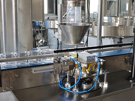  Solid Filling Machine (Linear 4 heads weigher)