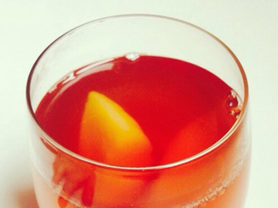 Peach and Black Tea Lactic Acid Bacteria Beverage