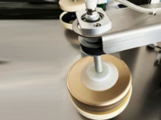 ROTARY SEALING MACHINE