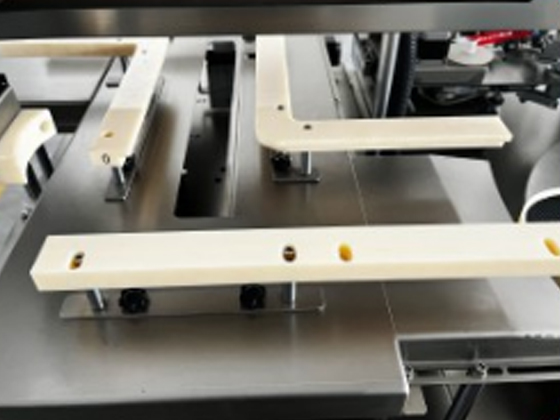 ROTARY SEALING MACHINE