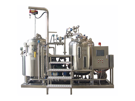 Vertical vacuum fryer with de-oil centrifugal machine DSC04429-01