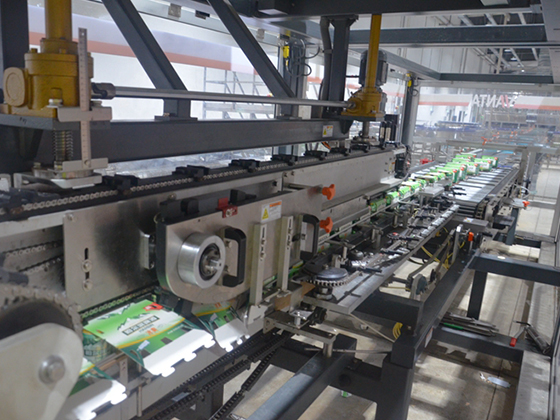 Glue-spraying card packaging machine