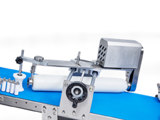 Three-wheel forming machine