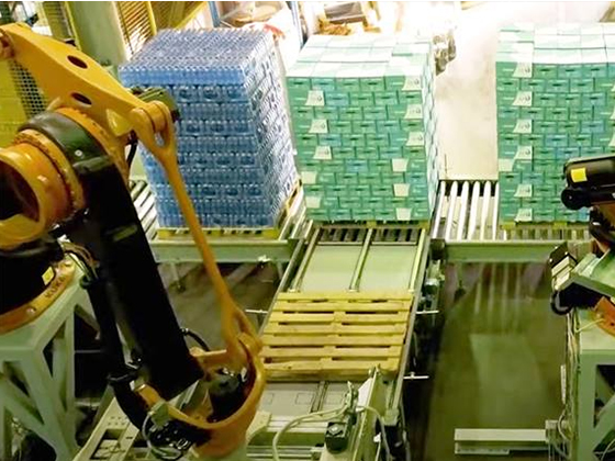 Quick stacking: KUKA robots palletize water bottles --81,000BPH