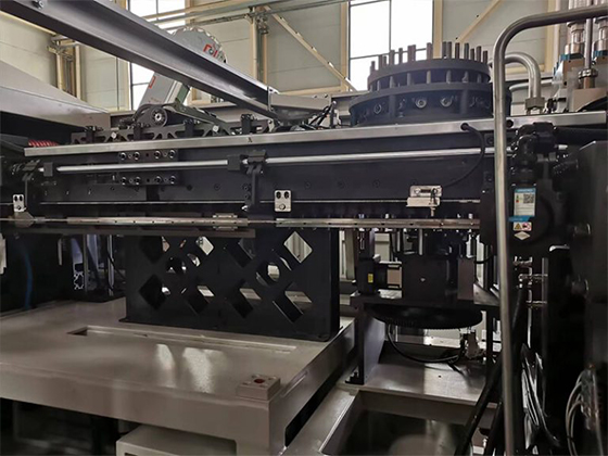 Automatic PET Blow Molding Machine