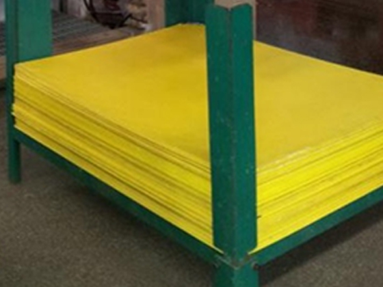 tray-feeding machine