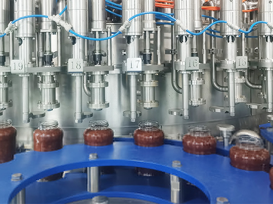Sauce filling machine