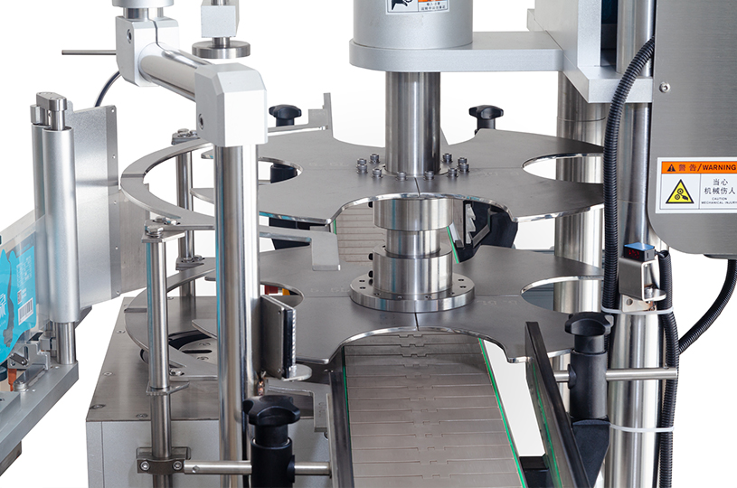 Fully automatic one-time large barrel water labeling machine 