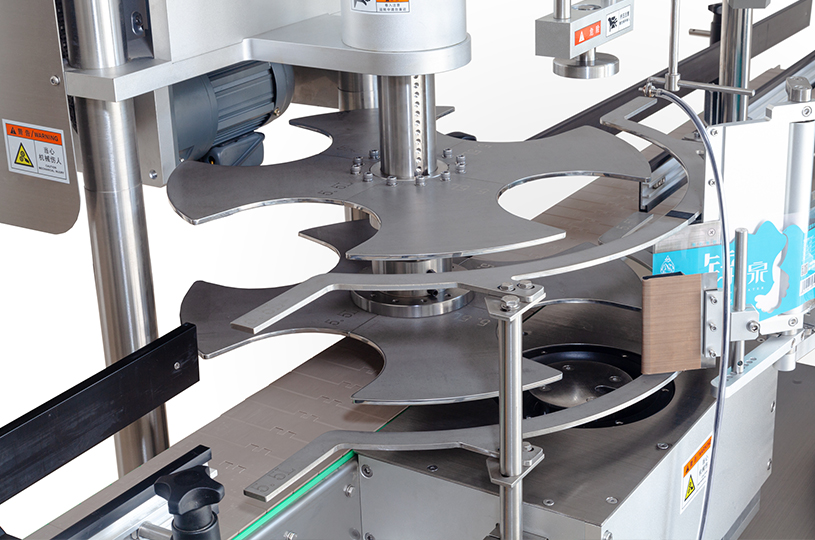 Fully automatic one-time large barrel water labeling machine 