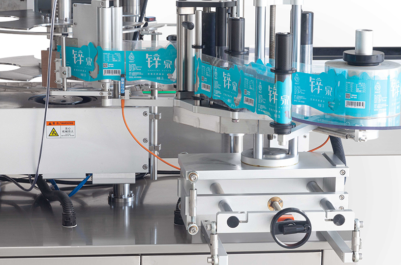 Fully automatic one-time large barrel water labeling machine 