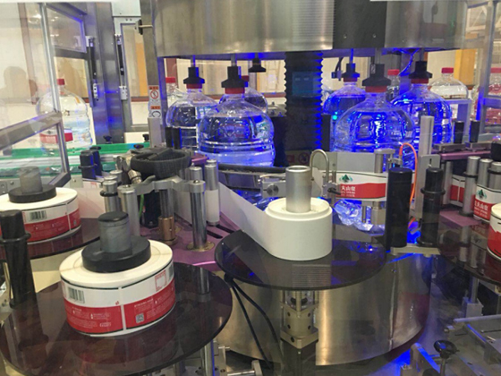 Full automatic rotary high-speed visualinspection full servo positioning self-adhesive labeling machine---RYRS-806CM-4