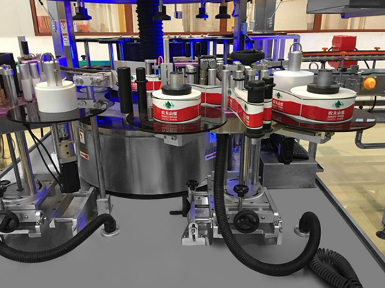 Full automatic rotary high-speed visualinspection full servo positioning self-adhesive labeling machine---RYRS-806CM-4