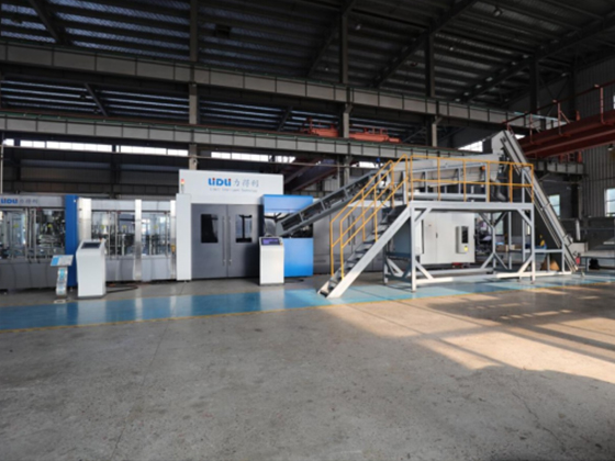 Blowing, filling and spinning integrated machine---TGLG