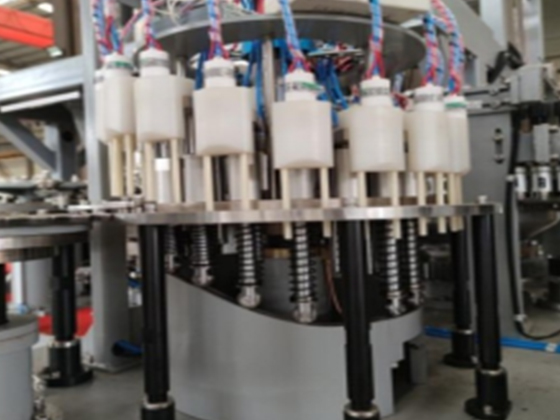 Blowing, filling and spinning integrated machine---TGLG