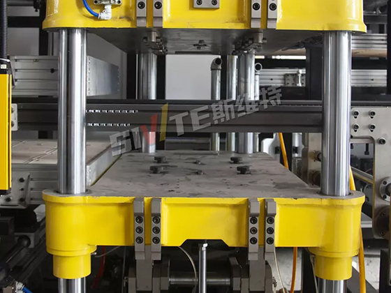 8575 four-station positive and negative pressure thermoforming machine---SWT-7585	