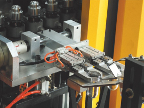 1-Out-2 Fully Automatic Bottle Blowing Machine---MW - SS2500	