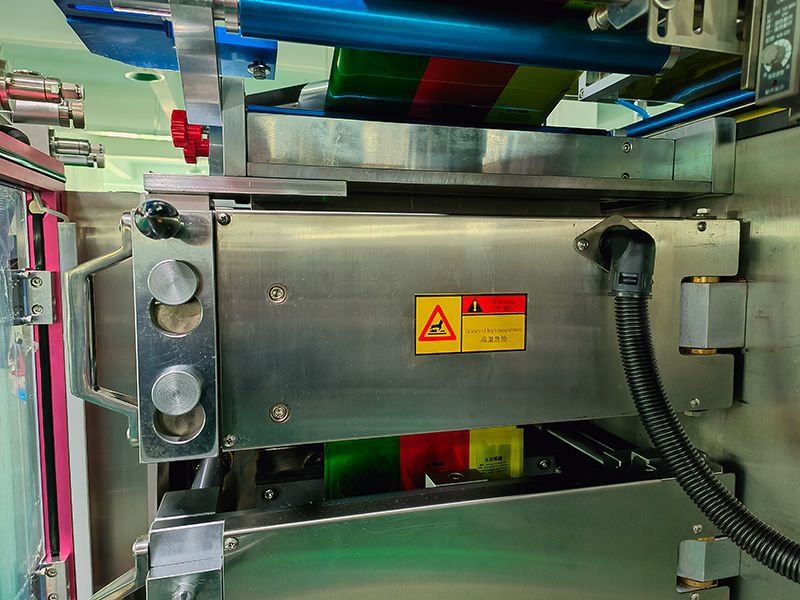DC-680---High speed liquid/viscous multi lanes(3-4 rows) special shape auto packaging machine