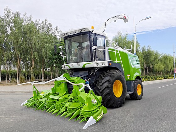 9QS-4500S --- Self-propelled Green Forage Harvester