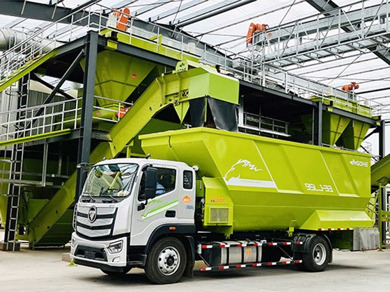 Electrical truck-mounted TMR discharge robot