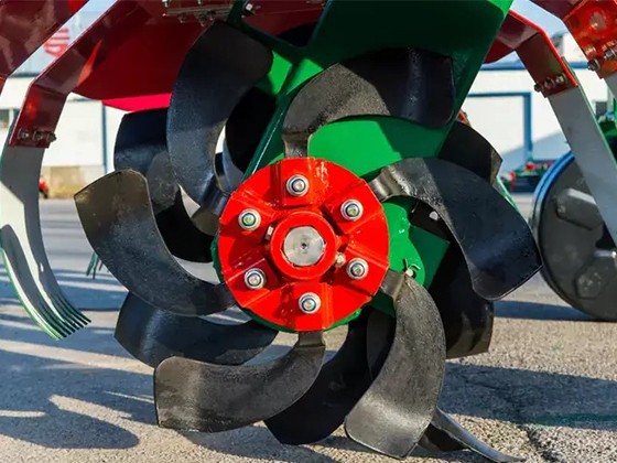 Mounted potato cultivator, ridger, and fertilizer applicator 3ZMP-110B