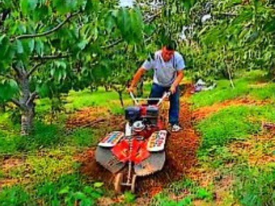 ST306 Four-wheel drive ditching and cultivating machine
