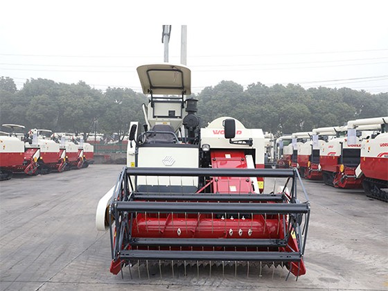 FMWORLD Jielong Combine Harvester  ---   4LZ-4.0D   ( for Philippines)