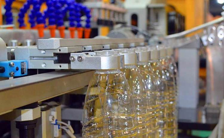 Fully automatic easy operation bottle blowing machine LX-9E