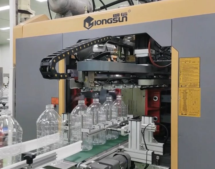Fully automatic high-speed PET bottle blowing machine LXG-4/5