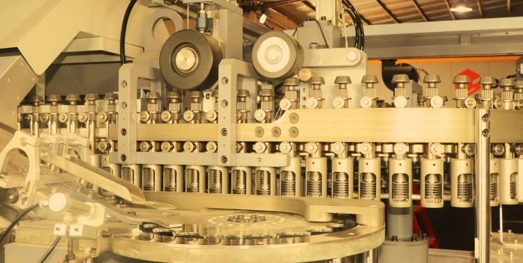 Fully automatic high efficiency bottle blowing machine LXG-8/2