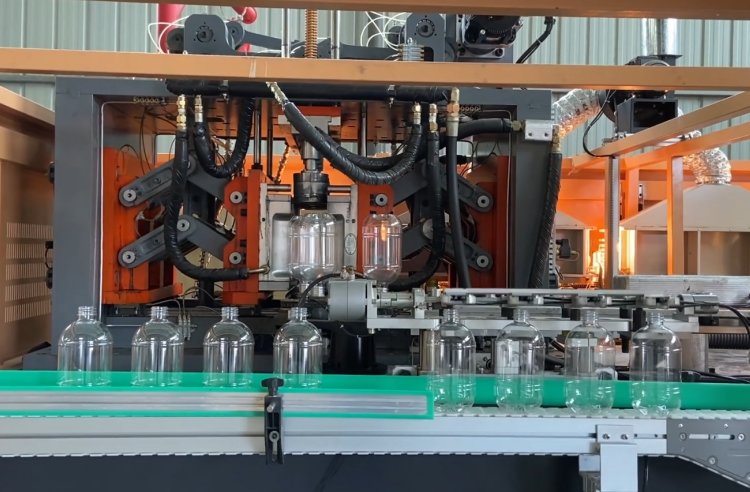 Fully Automatic PET Blow Molding Machine for 2L Bottles LX-4EL