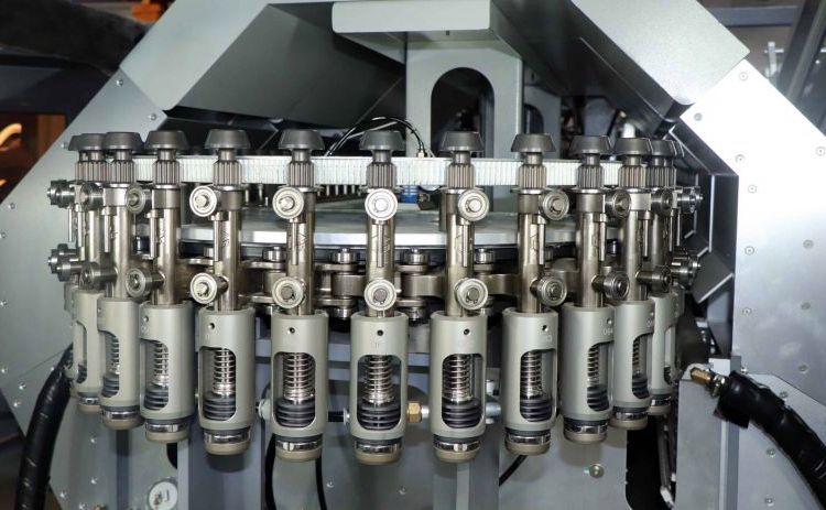 Fully automatic high-speed PET bottle blowing machine LXG-4/5