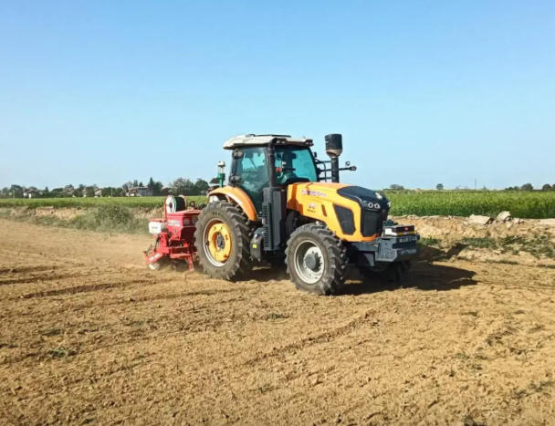 YX2204-N(G4) High adaptability powerful wheeled tractor