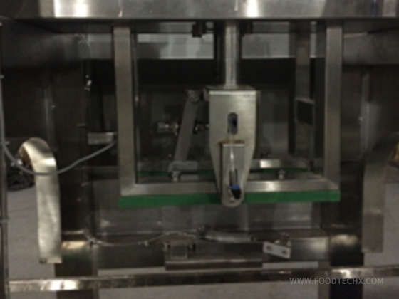  GMBG-1200---Automatic Film Cutting and Cap Removing Machine