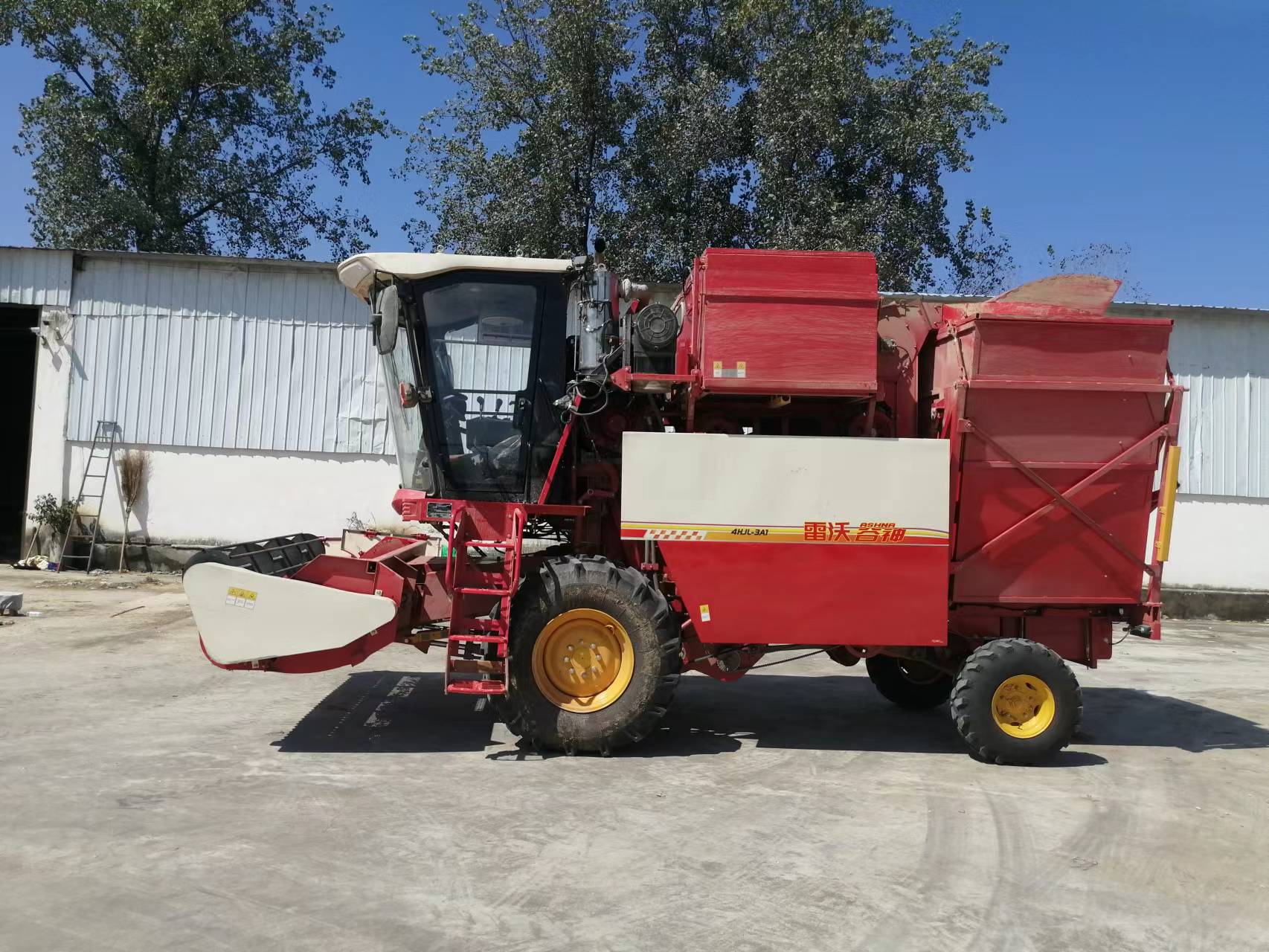 Modular combination Self-propelled peanut harvester 4HJL-3A1(G4)