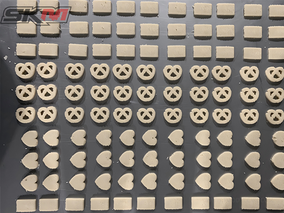 Cookie forming machine